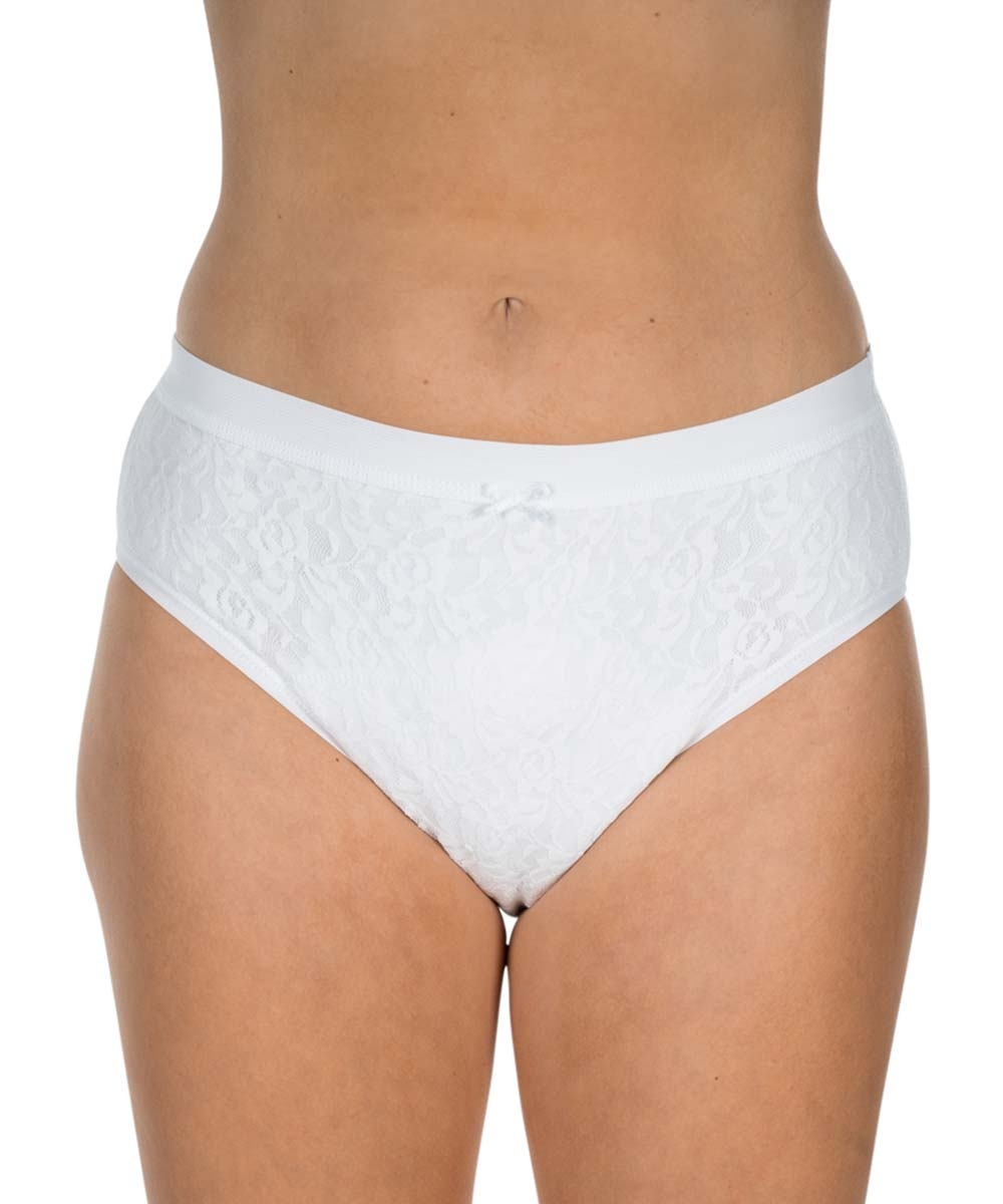 Weiße Damenunterwäsche mit Spitzenmuster. Die Unterhose hat einen breiten Bund und eine Schleifenapplikation in der Mitte. Der Hintergrund ist neutral und wirkt unauffällig.