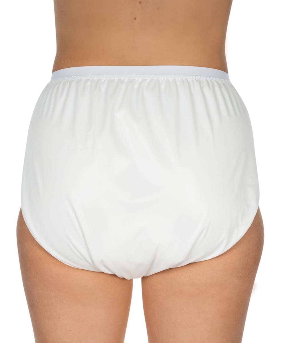 Weiße, glänzende Einwegunterhose, die um die Hüften getragen wird. Der untere Teil ist elastisch und bietet eine bequeme Passform. Der Hintergrund ist neutral und unauffällig.