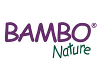 BAMBO Nature ist ein Logo, das in lila und grün gestaltet ist. Der Markenname -BAMBO- ist in einer verspielten Schriftart geschrieben, während -Nature- in einer klaren, grünen Schrift darunter steht.
