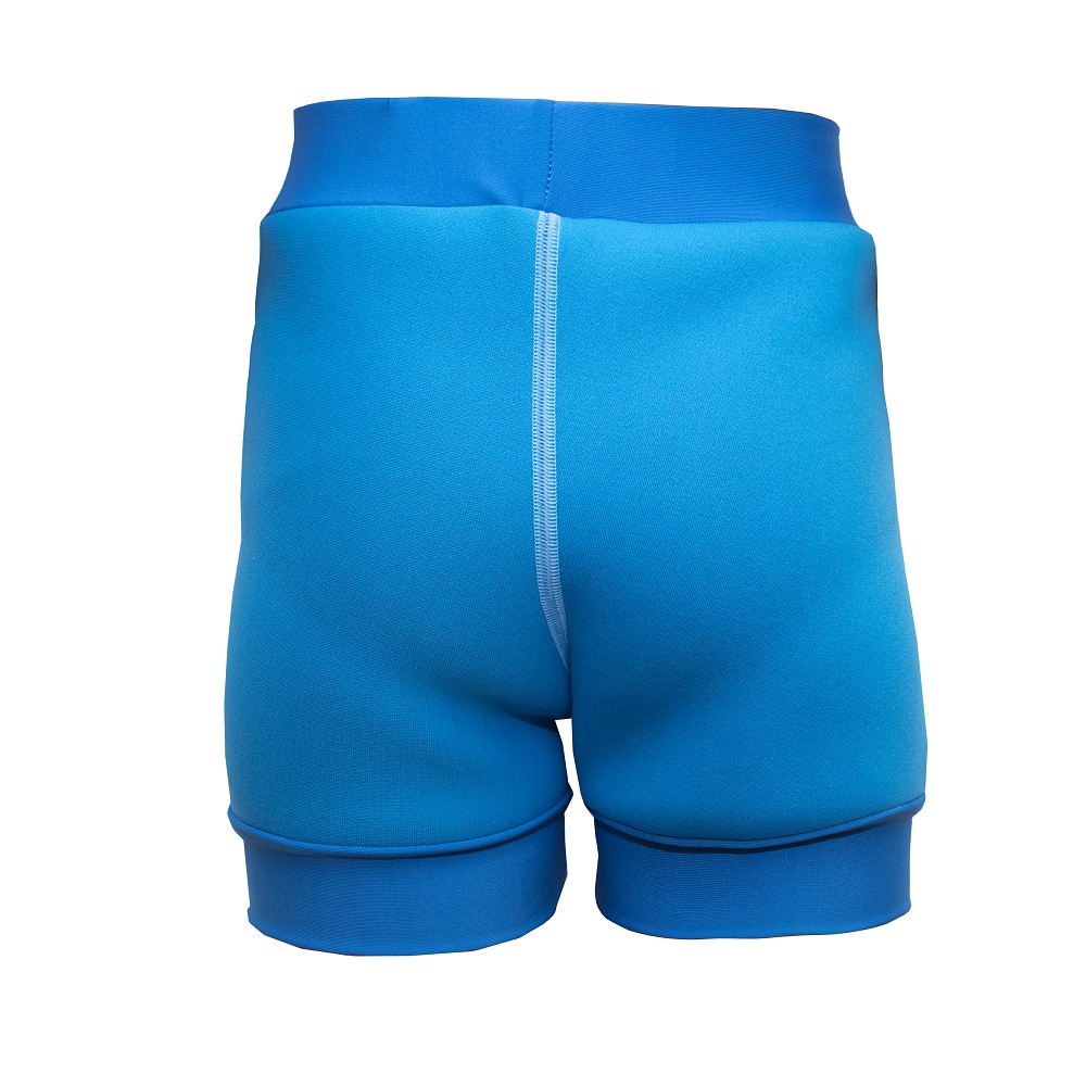 Blaue Shorts aus elastischem Material, mit breitem Bund und engem Abschluss. Die Rückansicht zeigt eine glatte Oberfläche ohne Muster, auf weißen Hintergrund präsentiert.