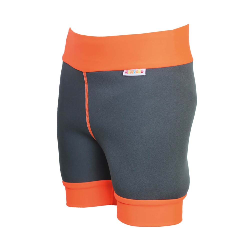 Schwarze Shorts mit orangefarbigem Bund und Saum, die eng anliegen. Das Design ist schlicht, und die Shorts sind auf einem weißen Hintergrund platziert.