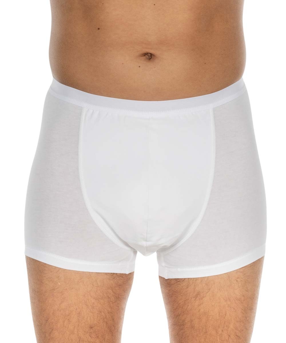Weisse Unterwäsche, eng anliegend, präsentiert auf einem unbekannten Modell. Die Shorts sind schlicht und ohne auffällige Muster oder Designs. Der Hintergrund ist neutral und unauffällig.